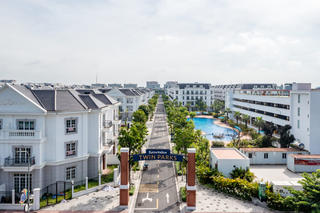 eurowindow-Twin-Parks-cong-chao