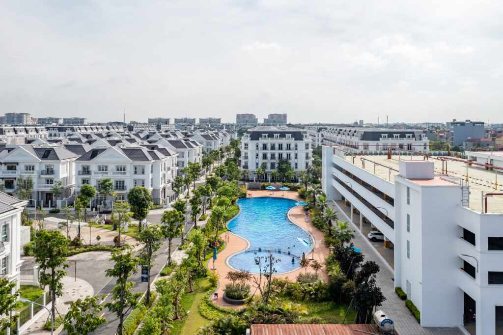 eurowindow-Twin-Parks-tien-ich-ho-boi