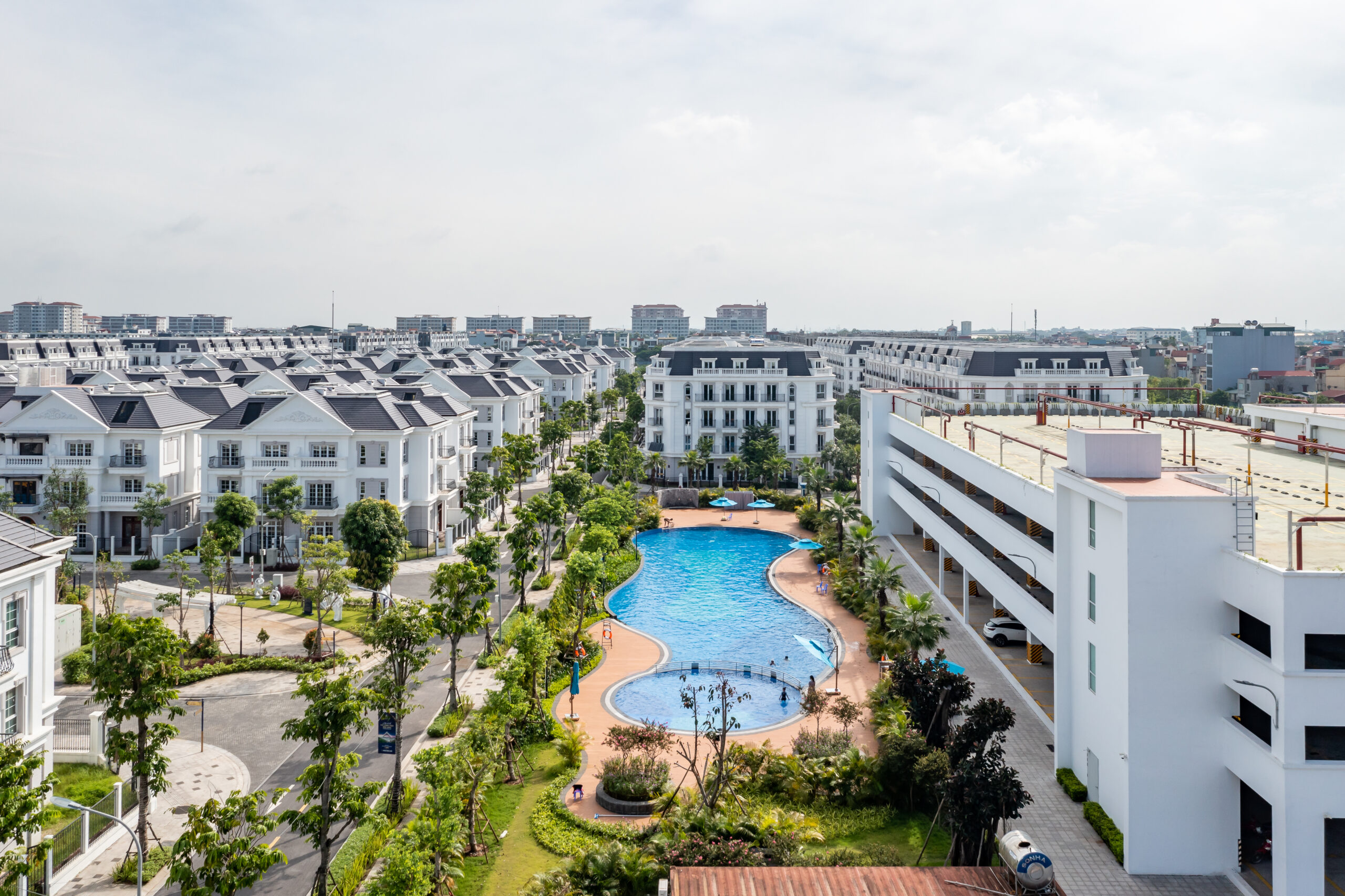 eurowindow-Twin-Parks-tien-ich-ho-boi