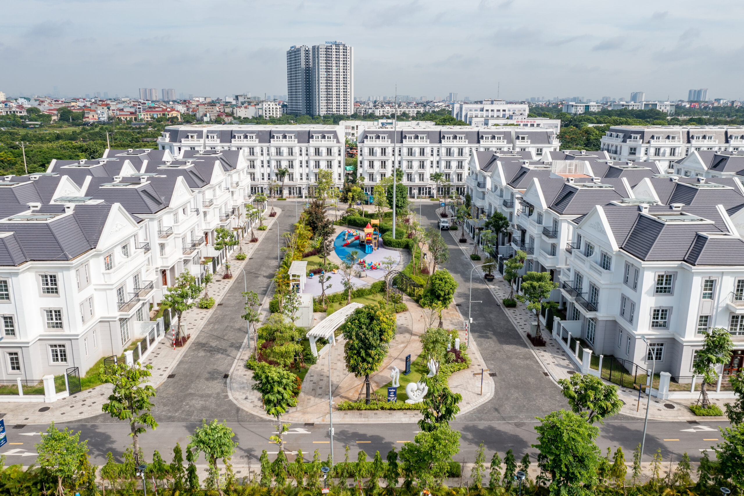 eurowindow-Twin-Parks-tien-ich-noi-khu
