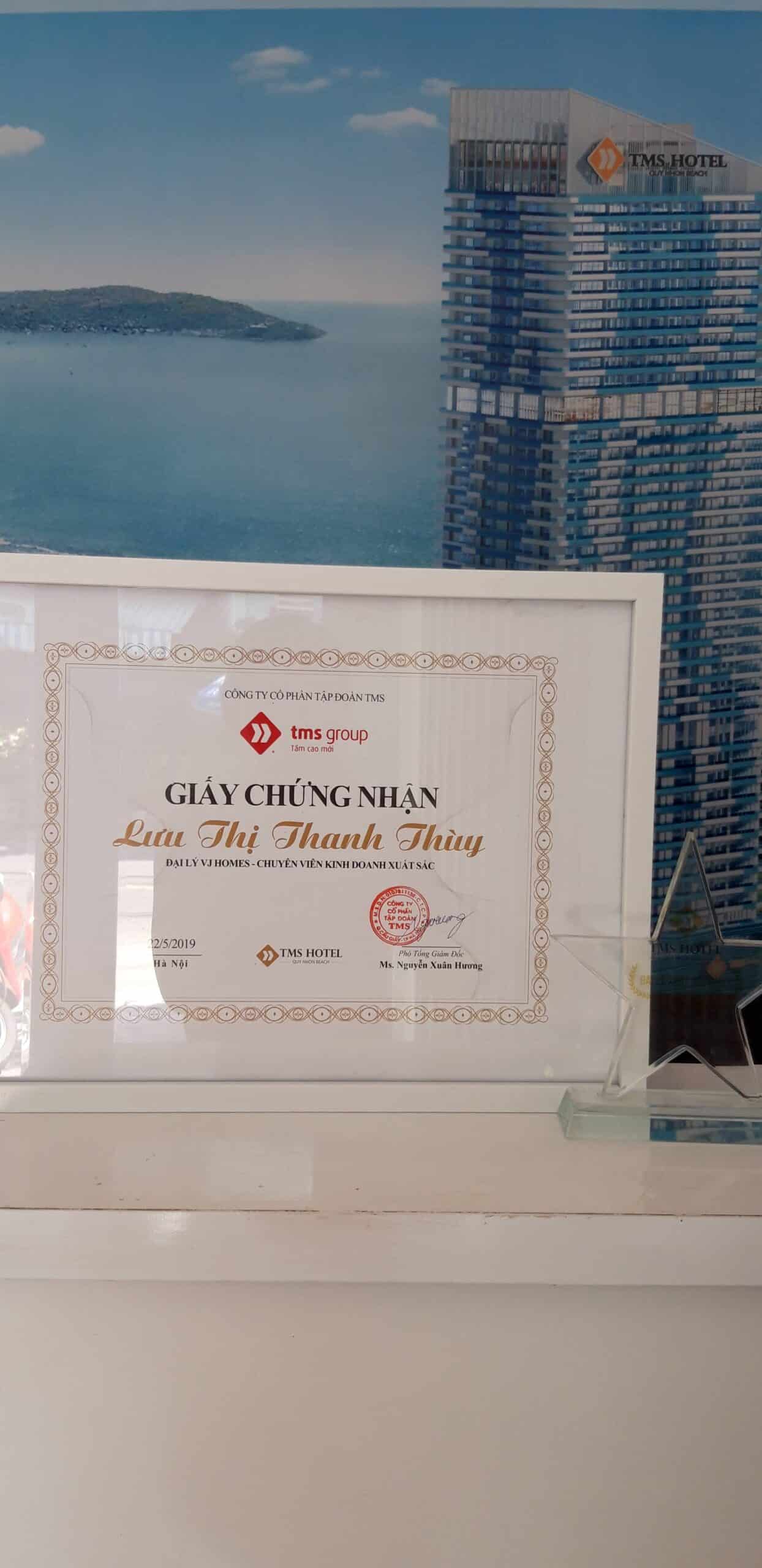 Thùy_lưu_BĐS_chuyên_viên_tư-vấn_Suất_sắc